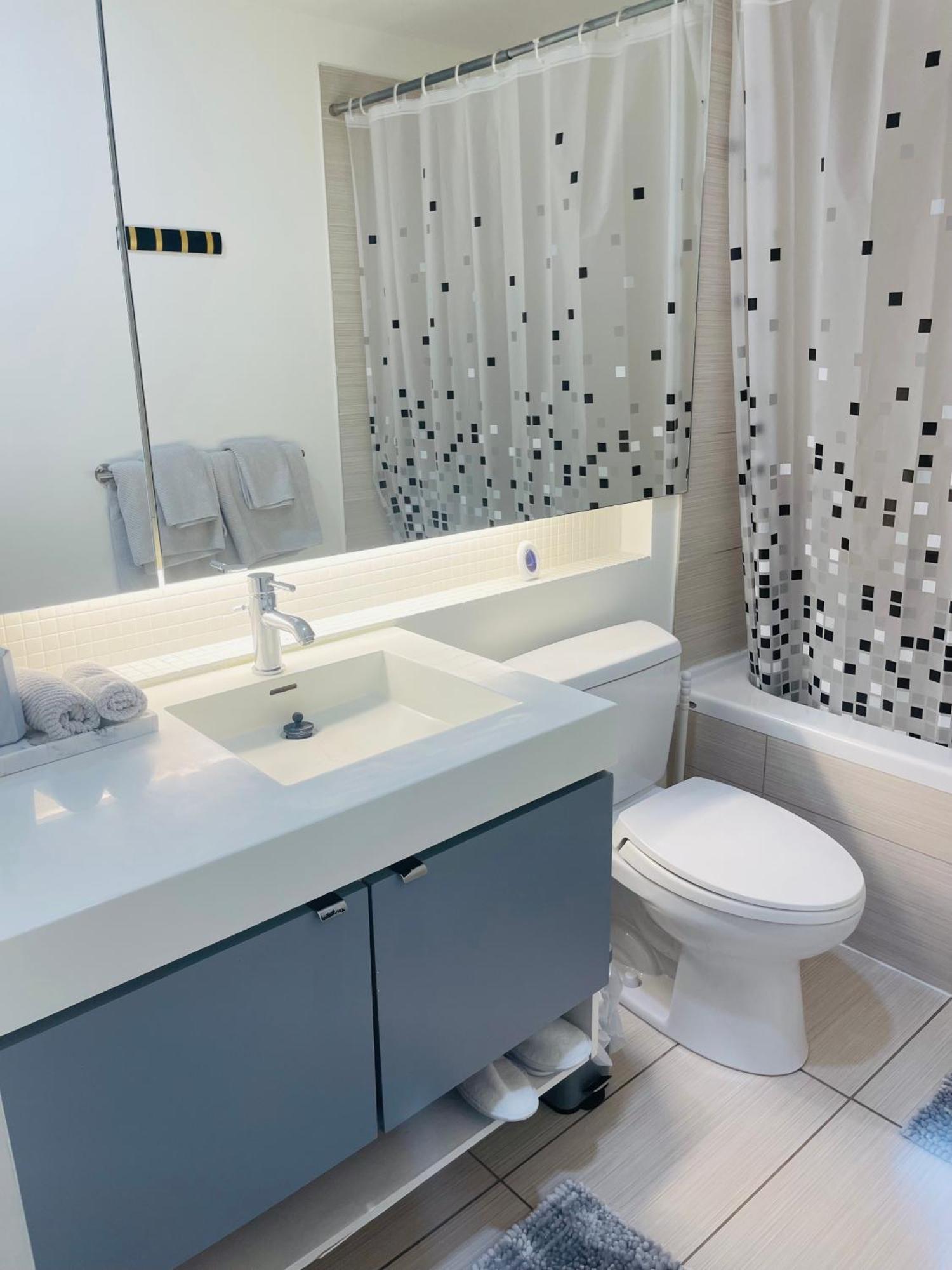 Beautiful Apartment Downtown, Mins To Rogers Arena, Stadium, Restaurants, Shops Vancouver Luaran gambar